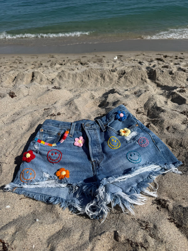 Denim Beach Hand Embroidered Crochet flowers Smile - Levi’s 501